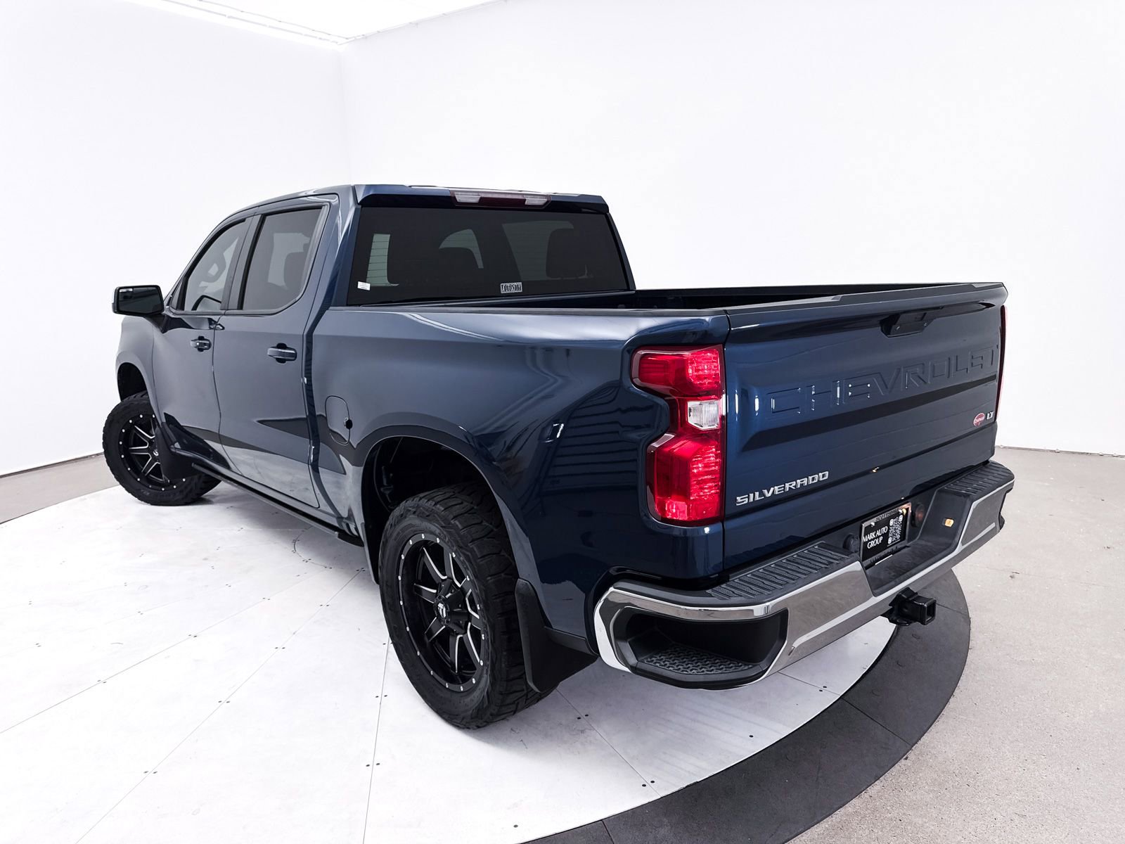 Used 2021 Chevrolet Silverado 1500 LT RWD image 2