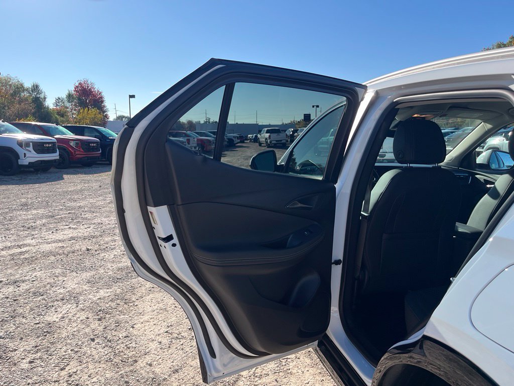 Used 2024 Buick Encore GX Sport Touring FWD image 28