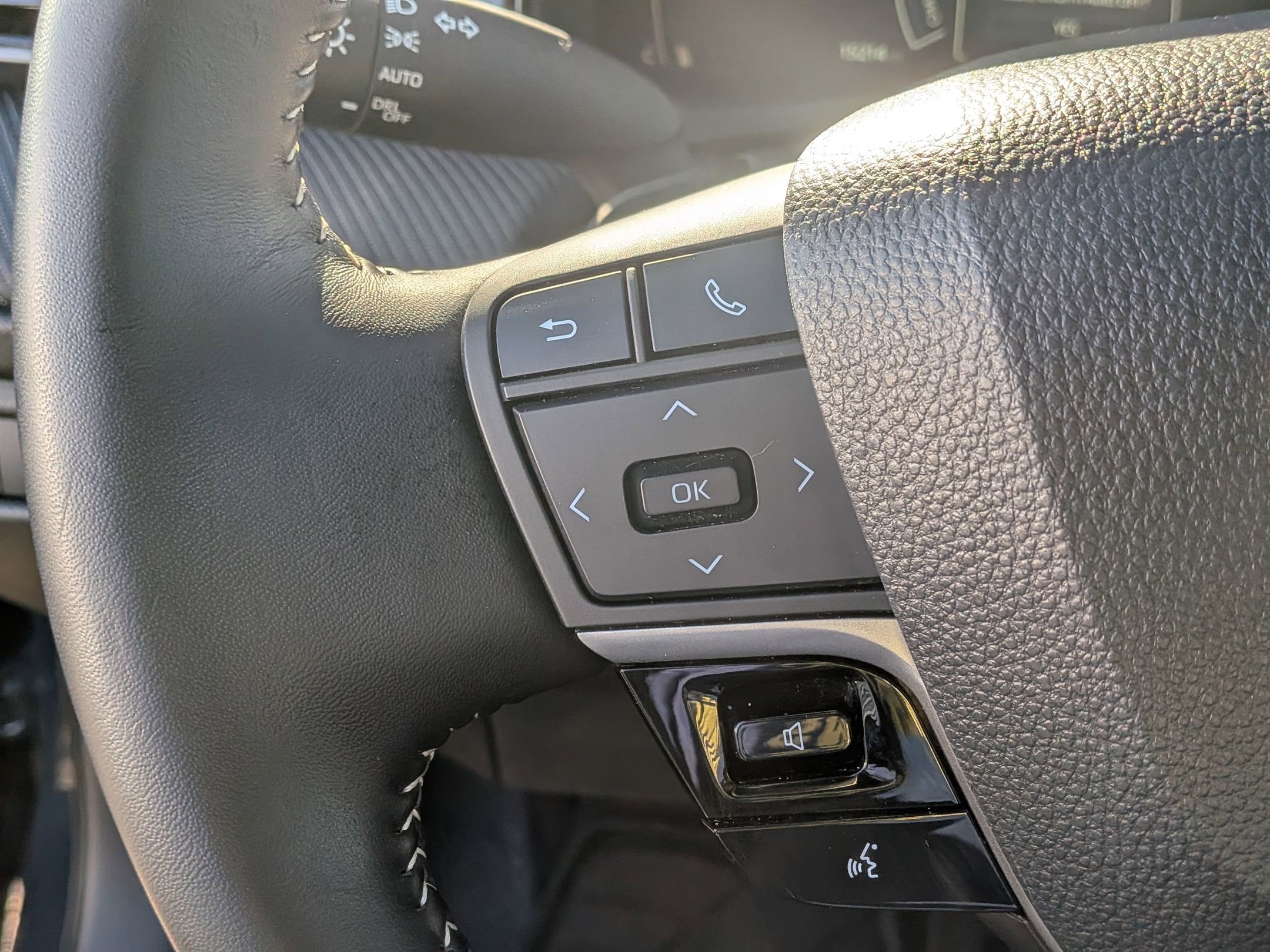 Used 2025 Toyota Camry SE image 21