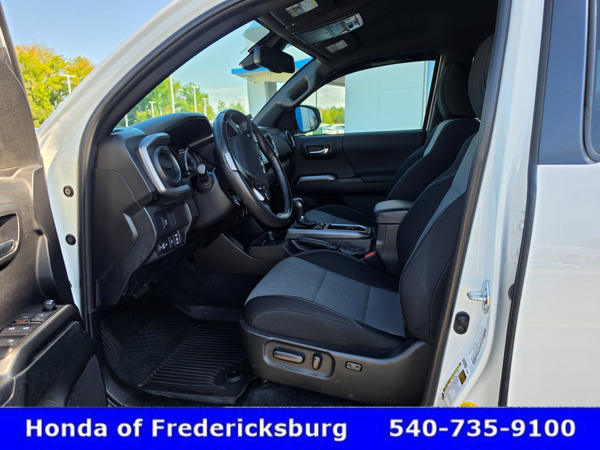 Used 2023 Toyota Tacoma TRD Sport w/ Technology Package AWD/4WD image 32