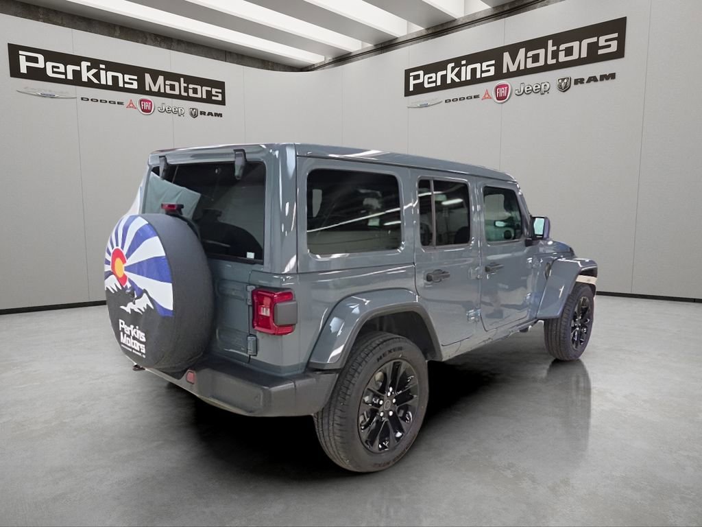 Used 2025 Jeep Wrangler Unlimited Sahara w/ Safety Group image 5