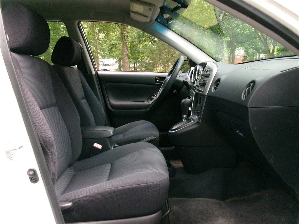 Used 2005 Pontiac Vibe w/ Power Group Value Package FWD image 22
