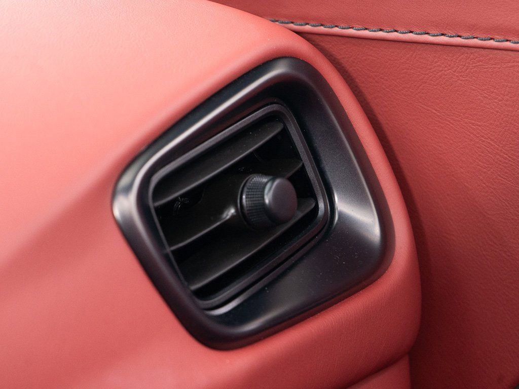 Used 2021 Aston Martin V8 Vantage Roadster image 40