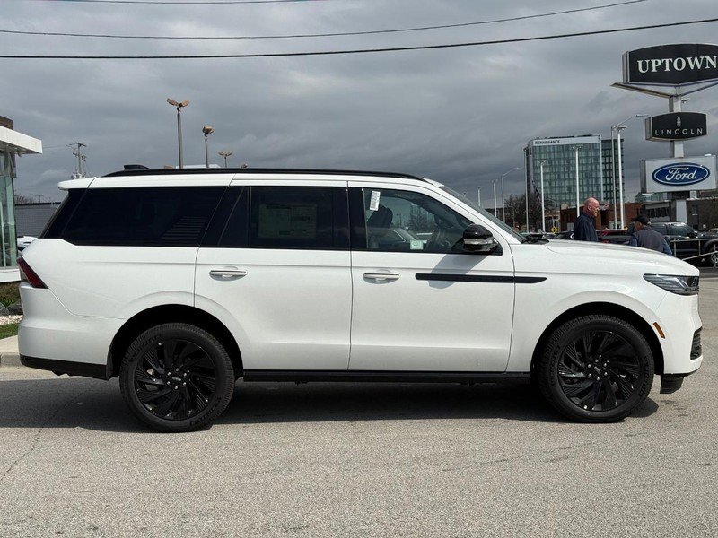 New 2026 Lincoln Navigator Reserve AWD/4WD image 3