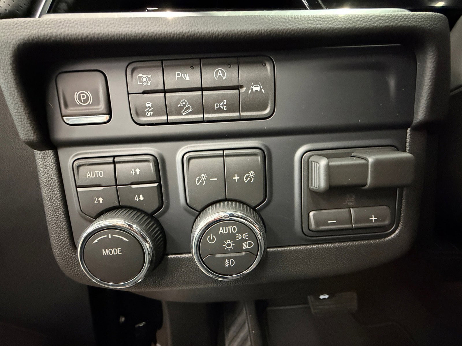 New 2026 Chevrolet Tahoe Premier w/ Sun And Tow Package AWD/4WD image 24