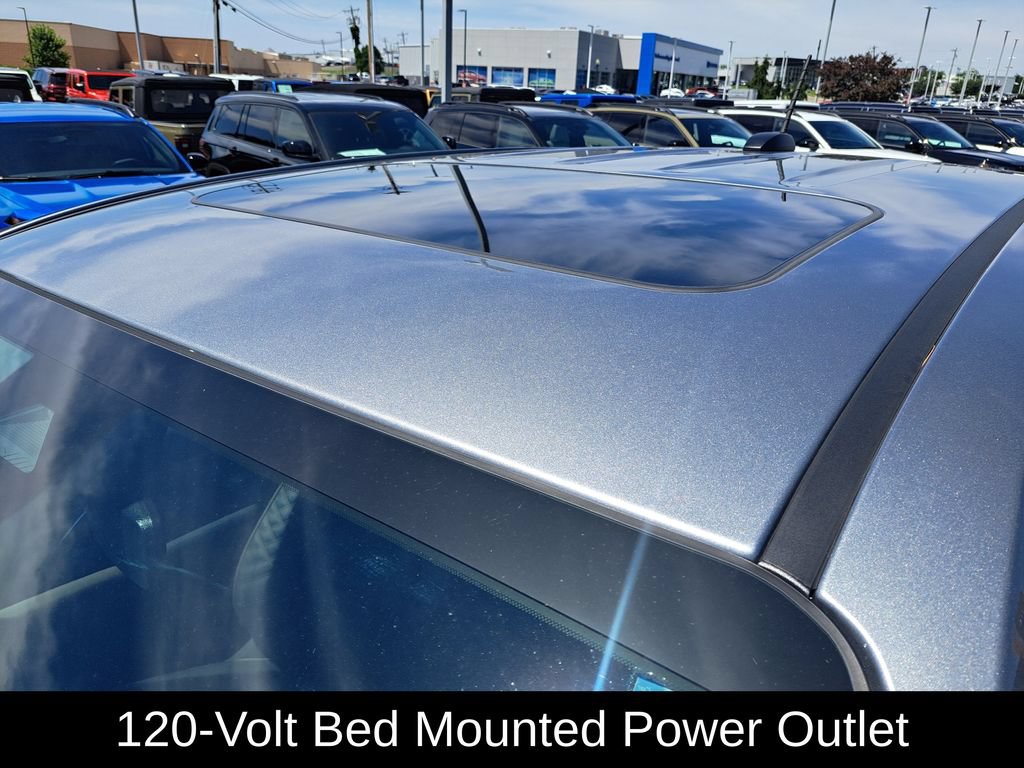 Used 2025 GMC Canyon Denali AWD/4WD image 9