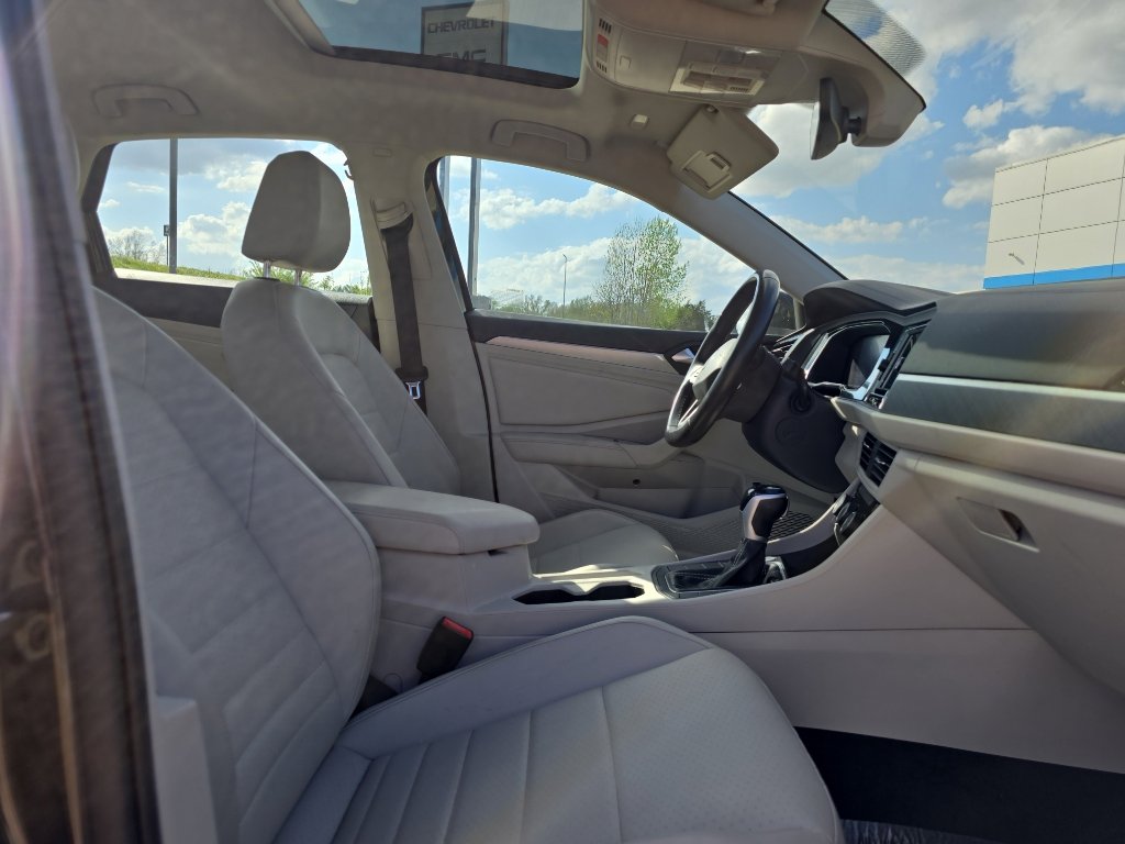 Used 2023 Volkswagen Jetta SE w/ Panoramic Sunroof Package image 14