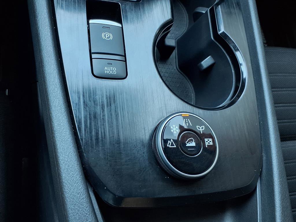 Certified 2025 Nissan Rogue SV image 21