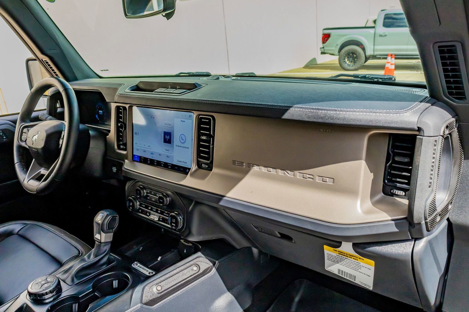 Used 2025 Ford Bronco Outer Banks image 18