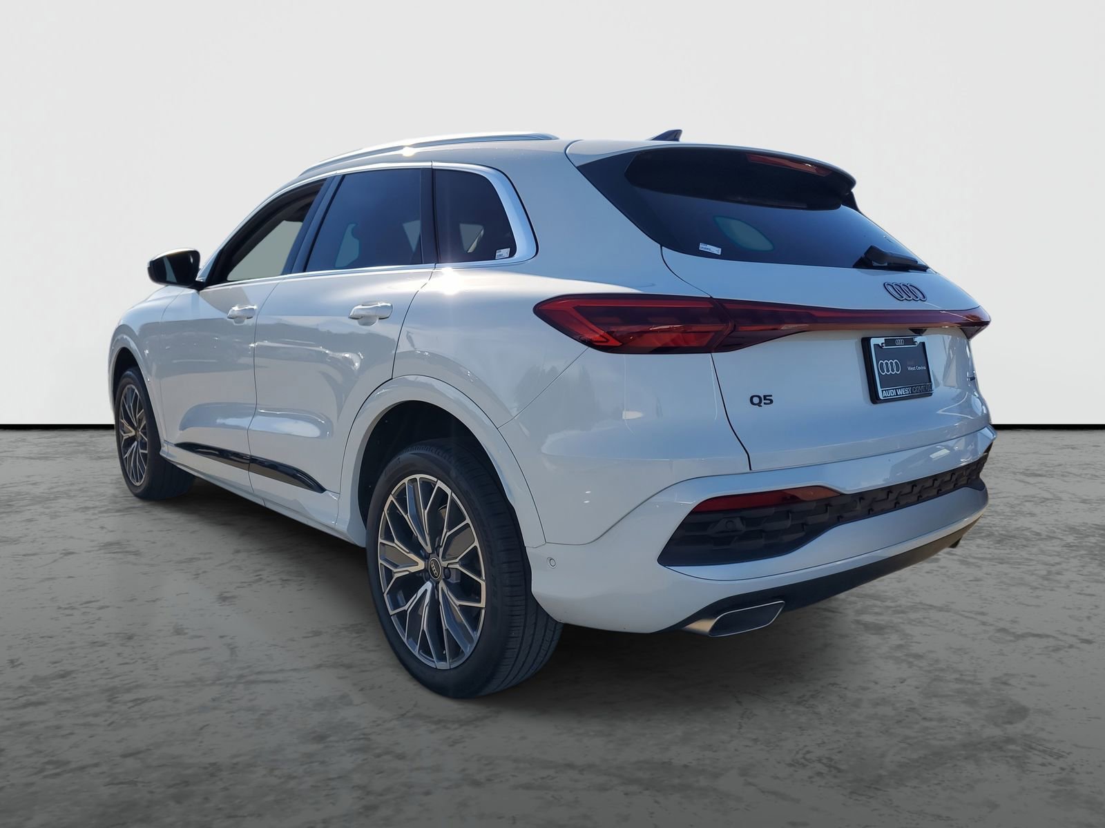 Used 2025 Audi Q5 Premium Plus w/ Premium Plus image 3