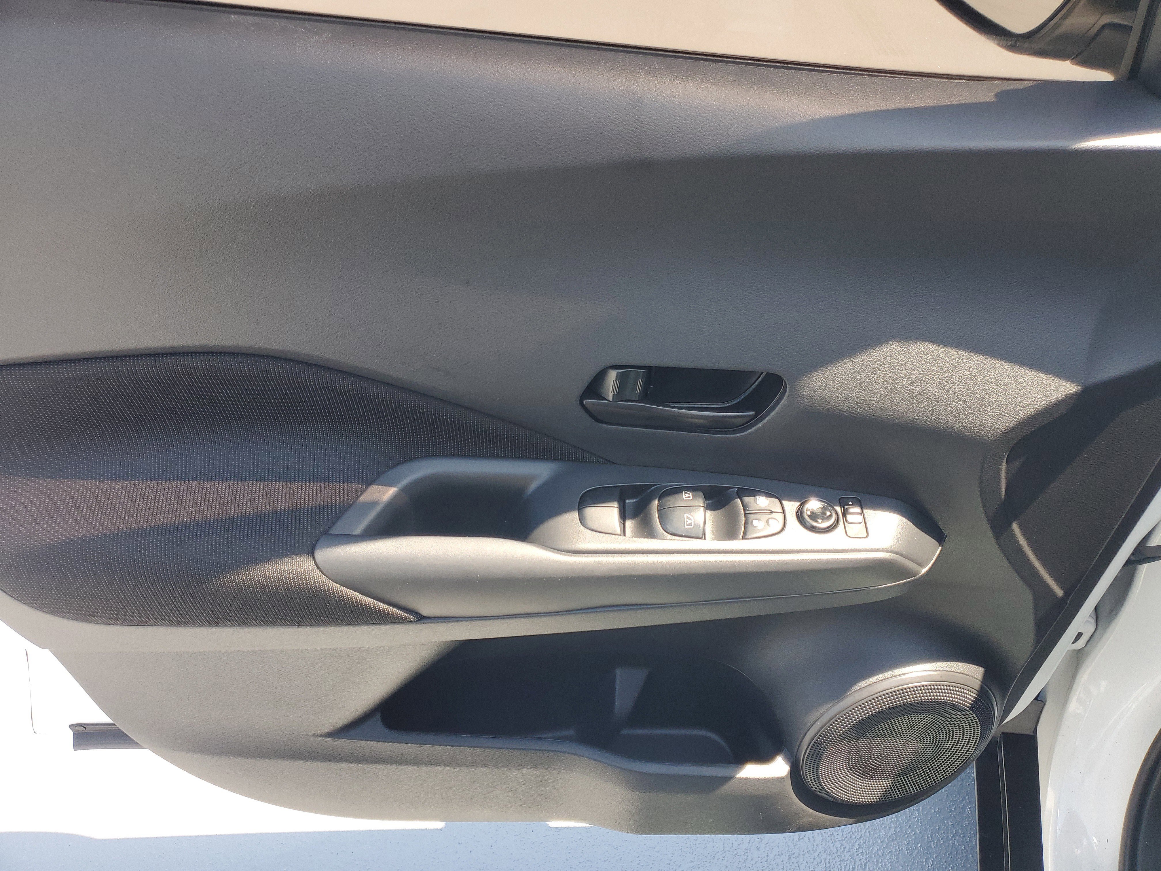 Used 2022 Nissan Kicks S FWD image 17