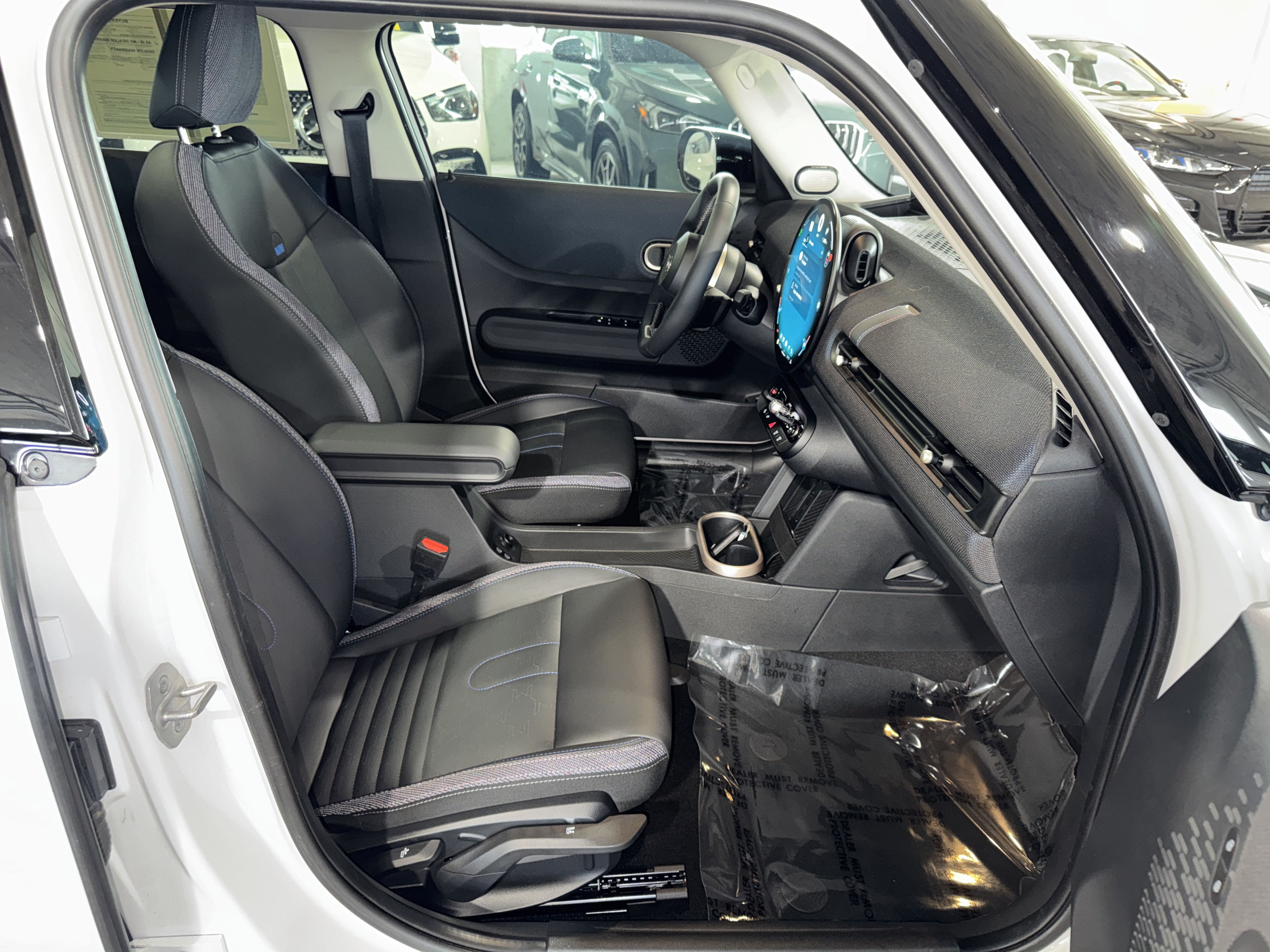 Used 2025 MINI Cooper 4-Door Hardtop FWD image 10