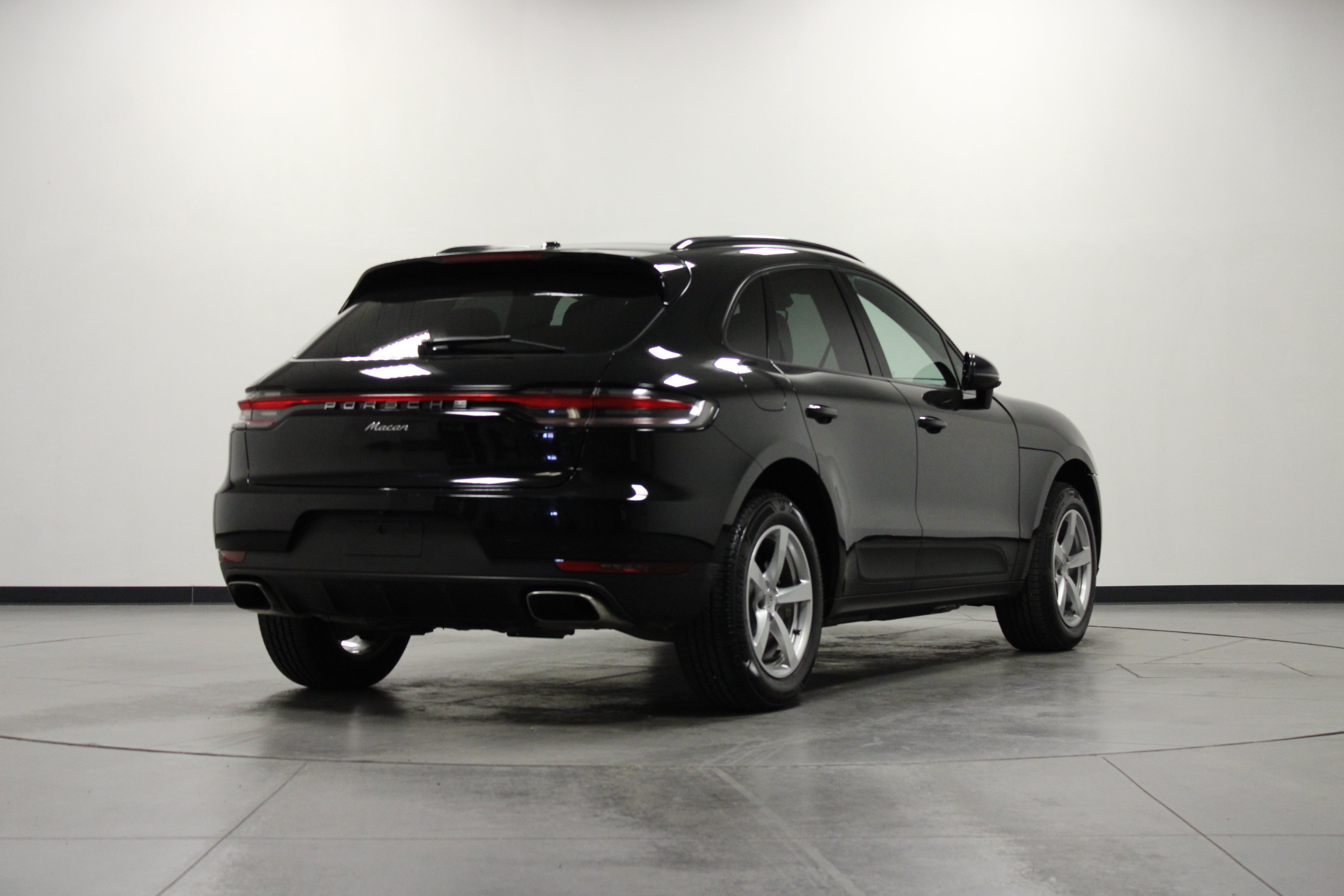 Used 2021 Porsche Macan AWD/4WD image 4