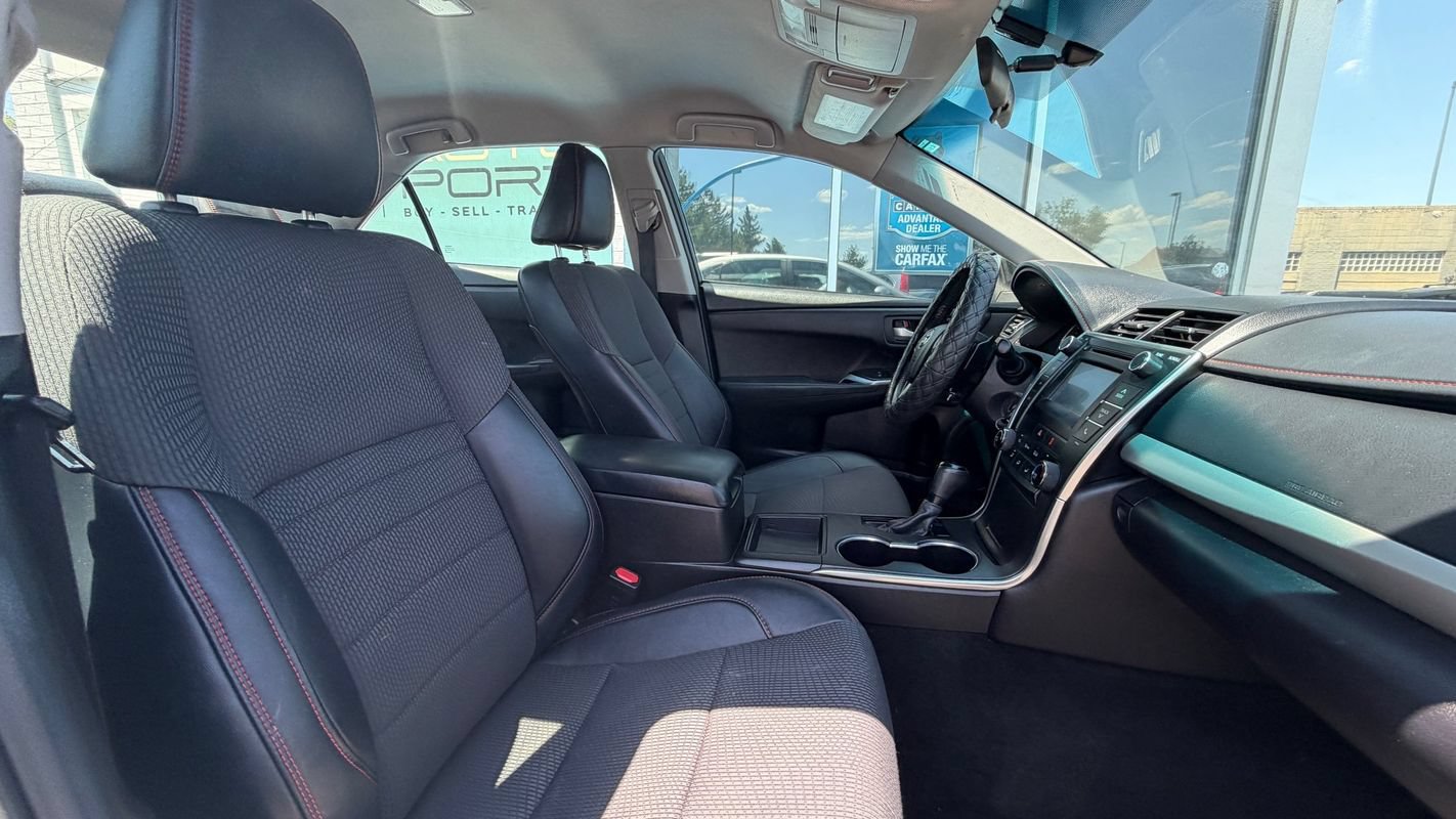 Used 2016 Toyota Camry SE FWD image 12