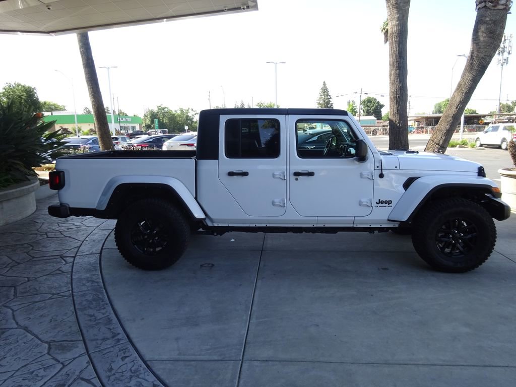 Used 2022 Jeep Gladiator Sport AWD/4WD image 9
