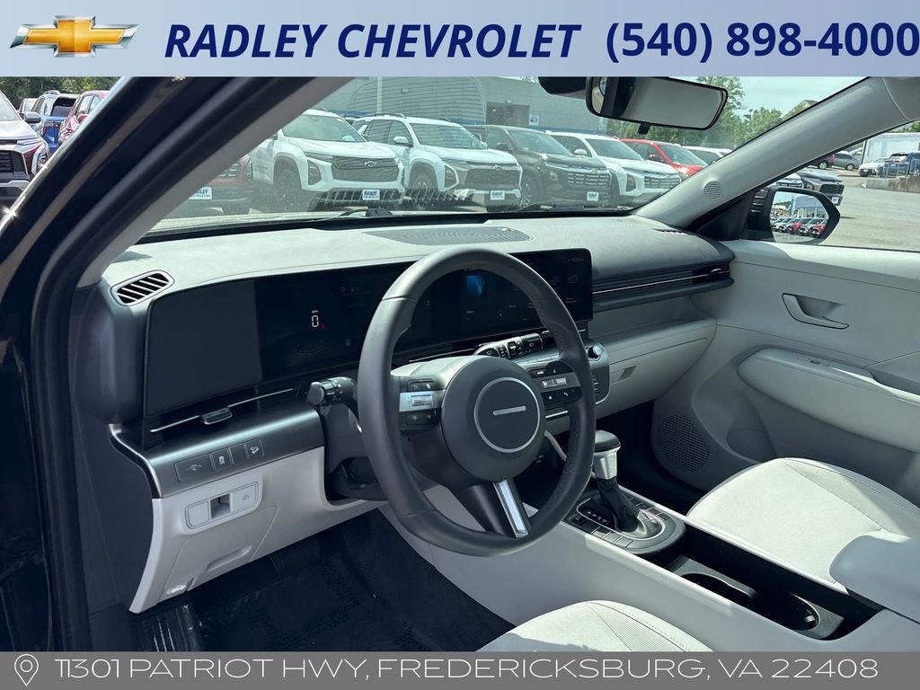 Used 2025 Hyundai Kona SEL FWD image 4