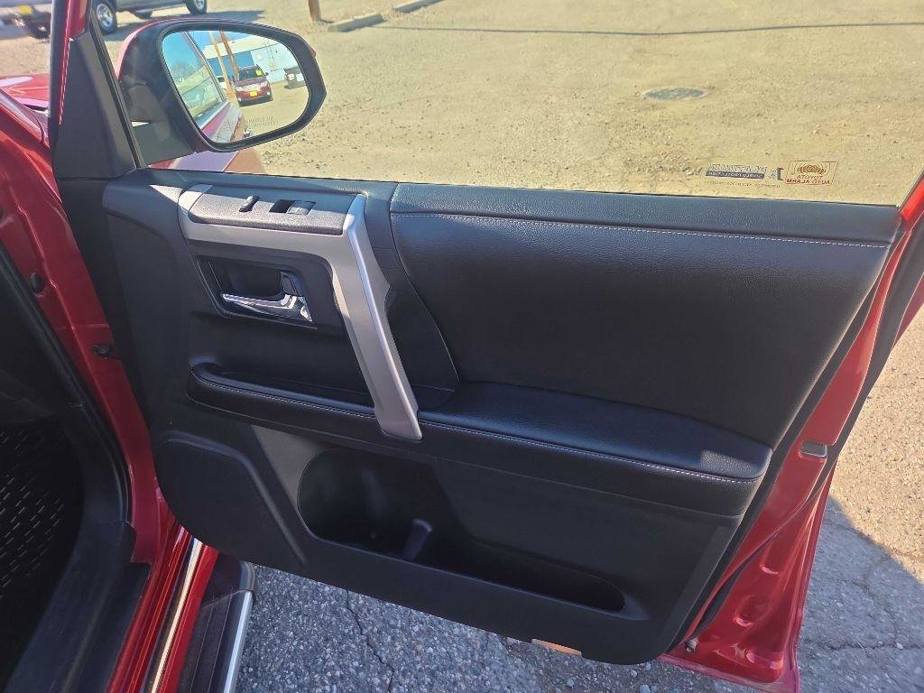 Used 2014 Toyota 4Runner SR5 AWD/4WD image 24