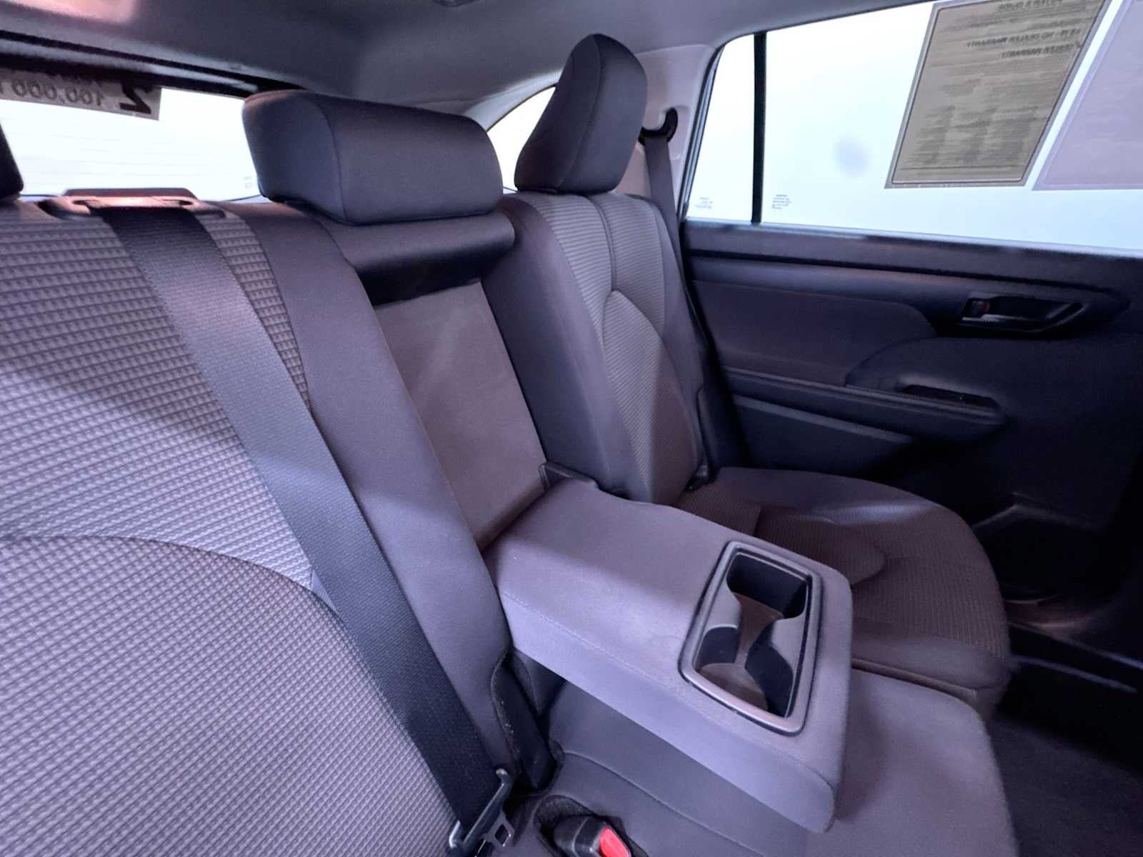 Used 2025 Toyota Highlander LE FWD image 38