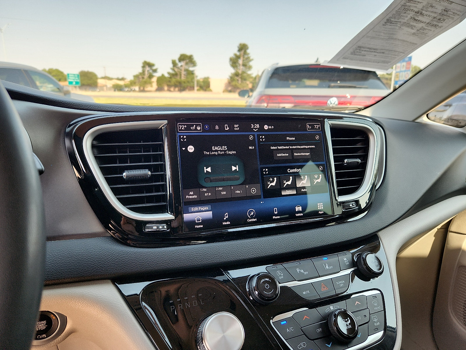 Used 2023 Chrysler Pacifica Touring-L FWD image 19