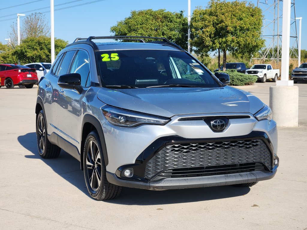 Used 2025 Toyota Corolla Cross AWD Hybrid w/ Convenience Package image 3