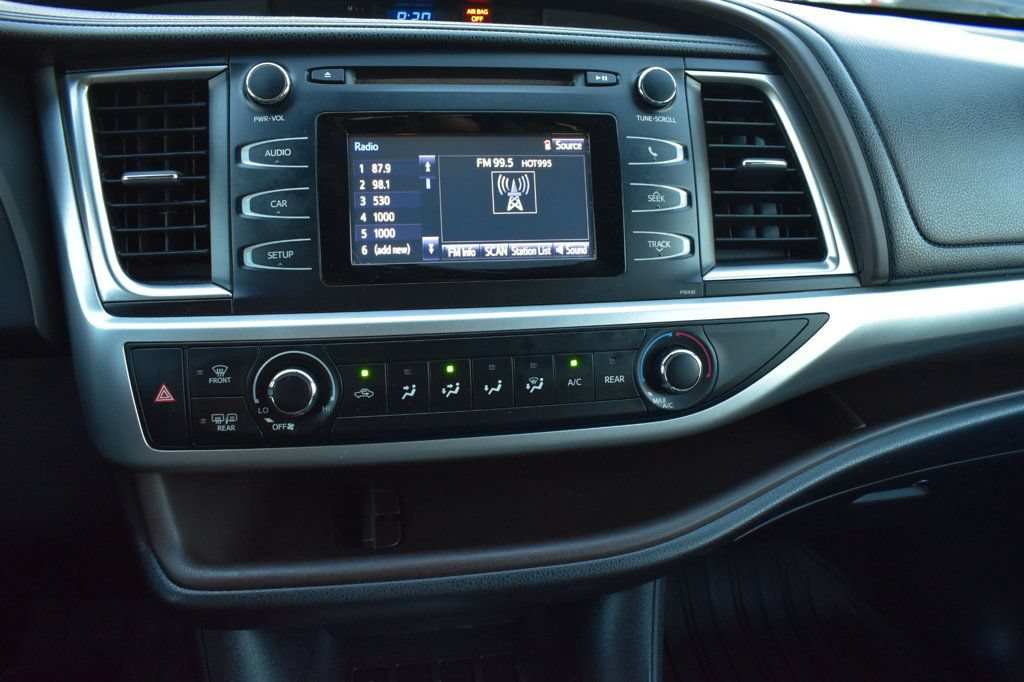 Used 2014 Toyota Highlander LE FWD image 31