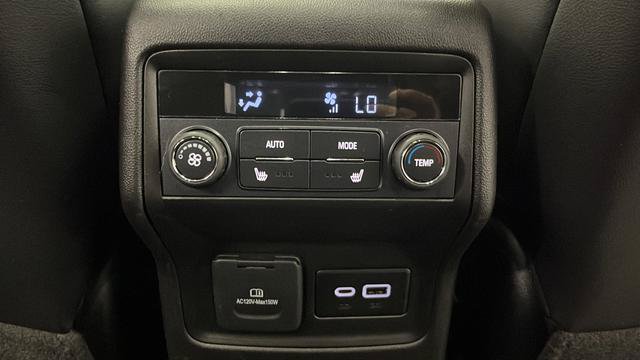 Used 2022 GMC Acadia AT4 w/ Technology Package AWD/4WD image 38