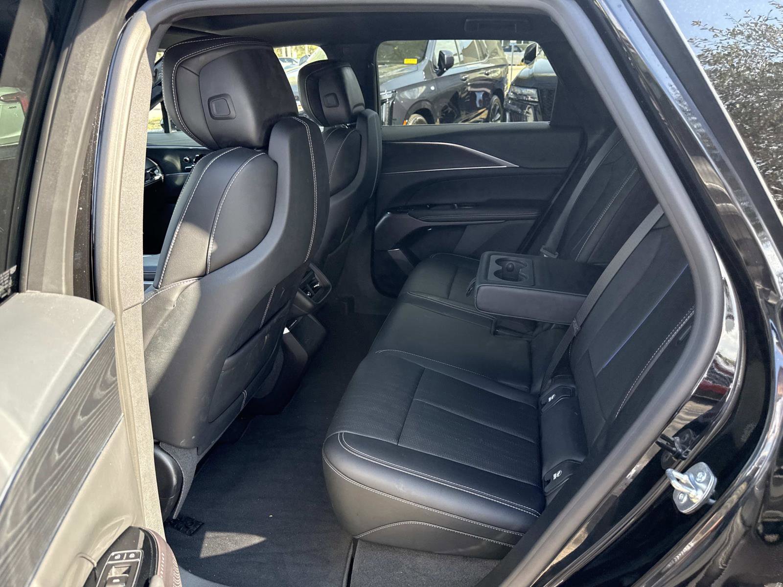 Used 2025 Cadillac Lyriq Luxury image 15