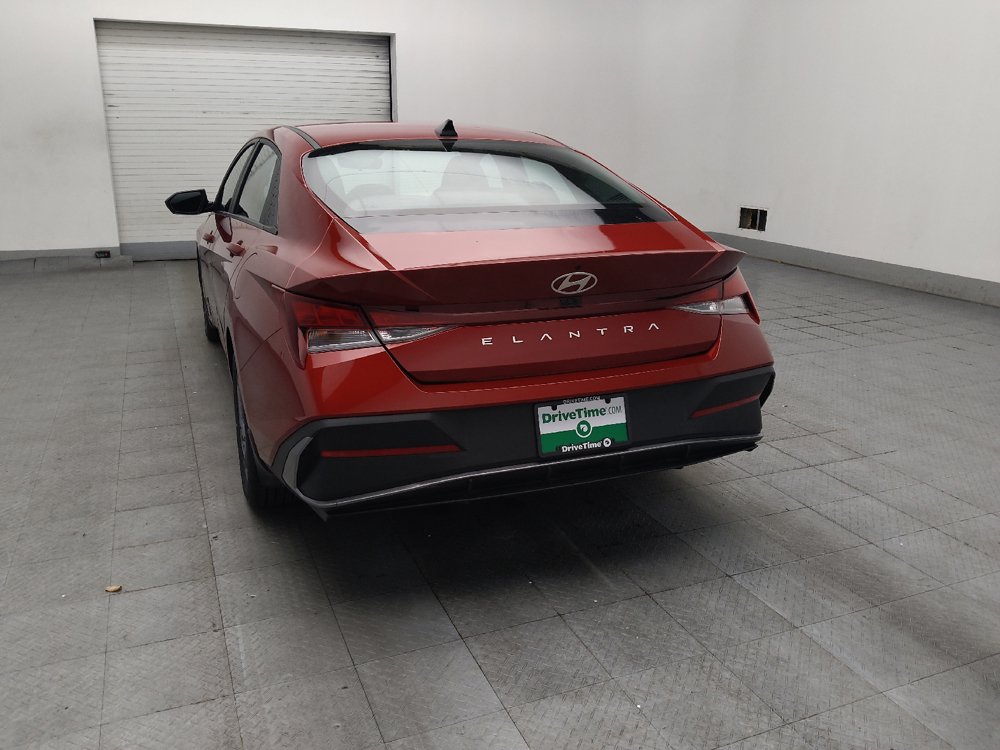 Used 2024 Hyundai Elantra SEL FWD image 5