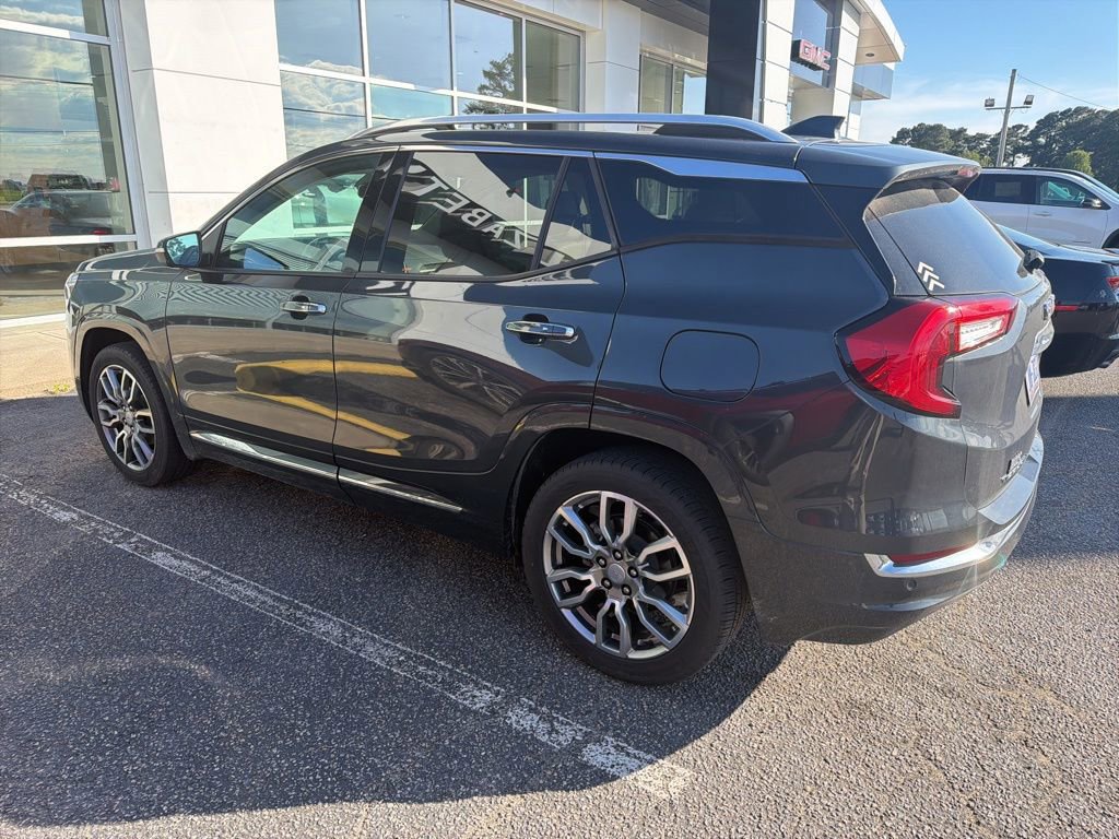 Used 2022 GMC Terrain Denali w/ Denali Premium Package AWD/4WD image 3