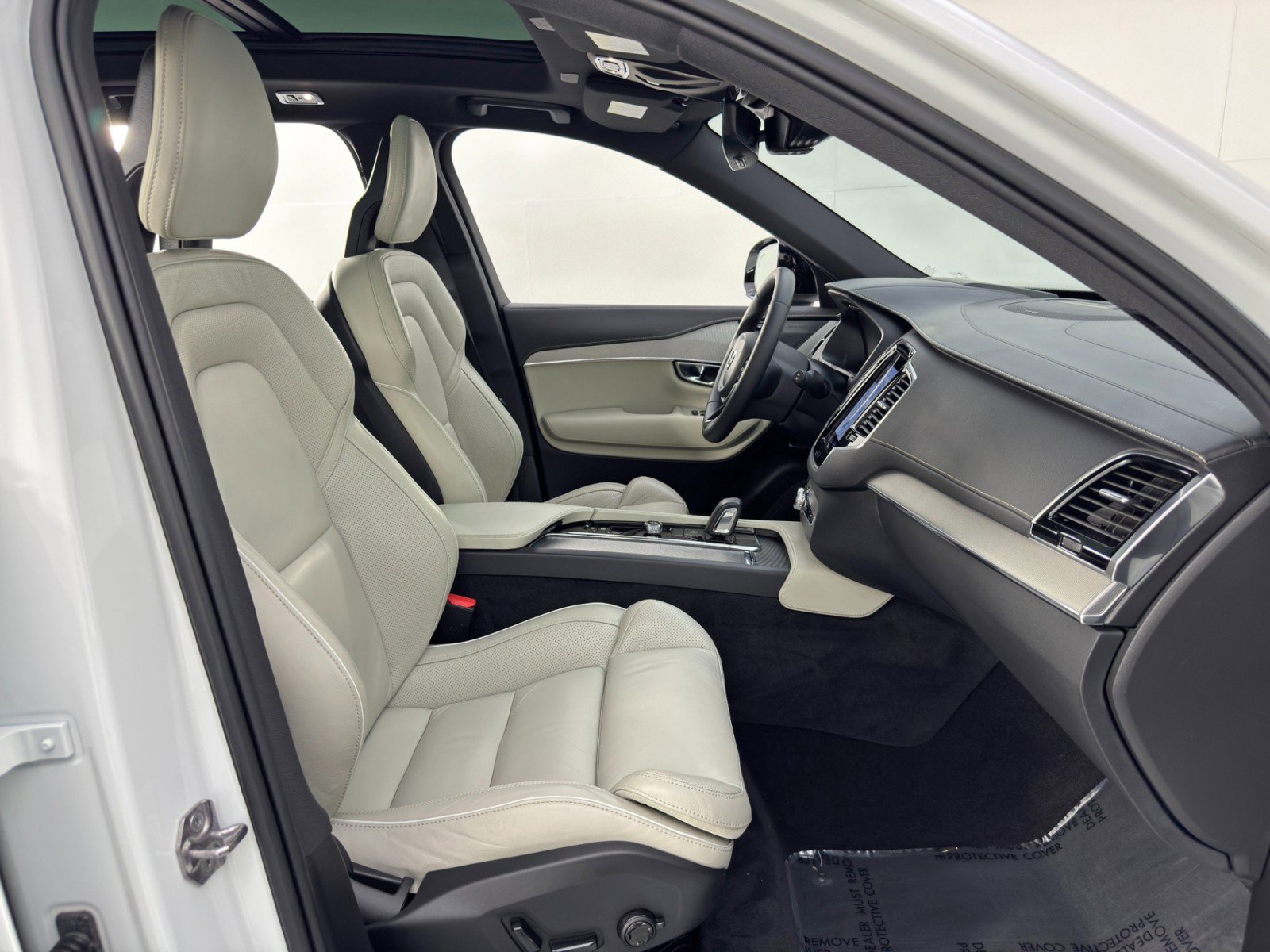 Used 2022 Volvo XC90 T8 R-Design w/ Advanced Package AWD/4WD image 16