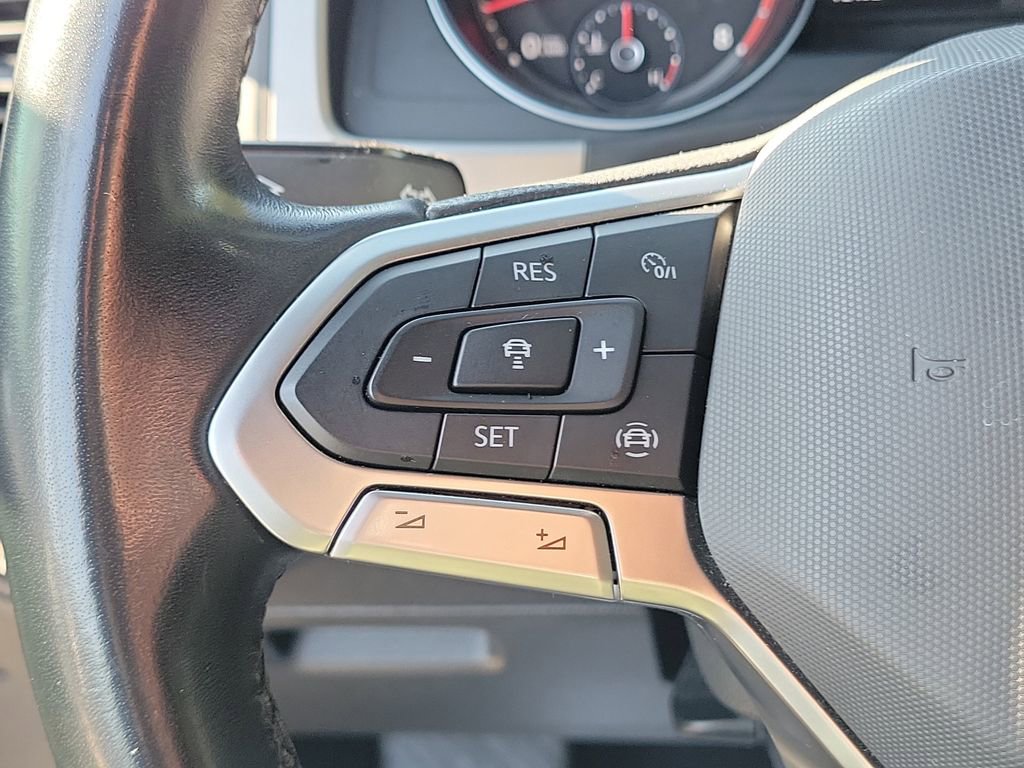 Used 2020 Volkswagen Atlas Cross Sport SE image 25