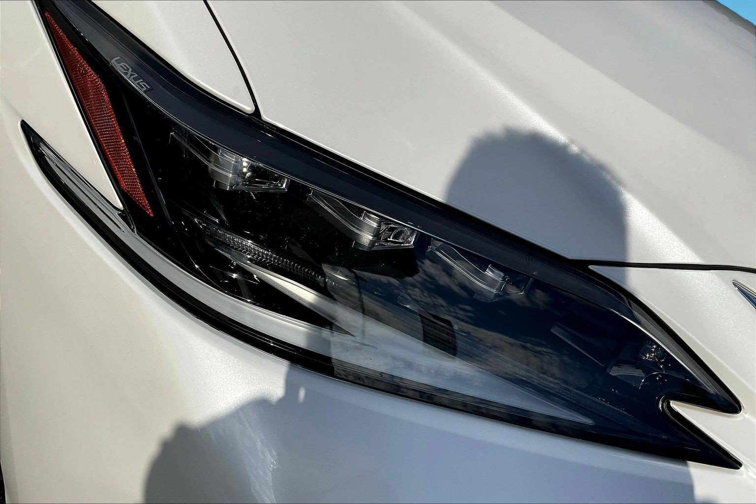 Used 2022 Lexus ES 300h w/ Accessory Package FWD image 31