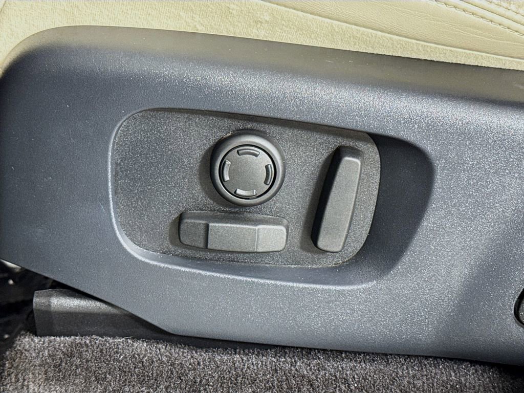 Used 2021 Land Rover Range Rover Sport HST image 16