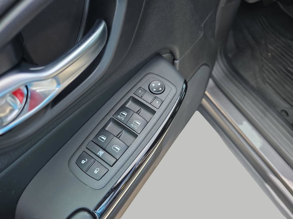 Used 2021 Jeep Cherokee Latitude Plus FWD image 16