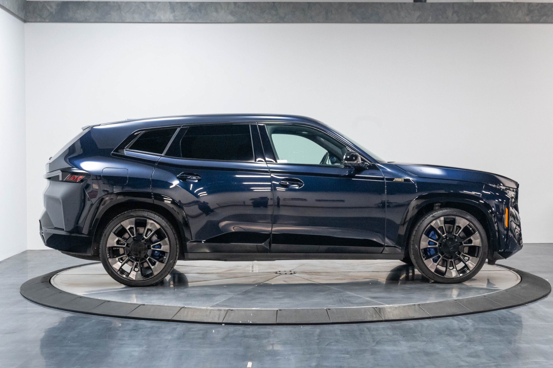 Used 2023 BMW XM AWD/4WD image 31