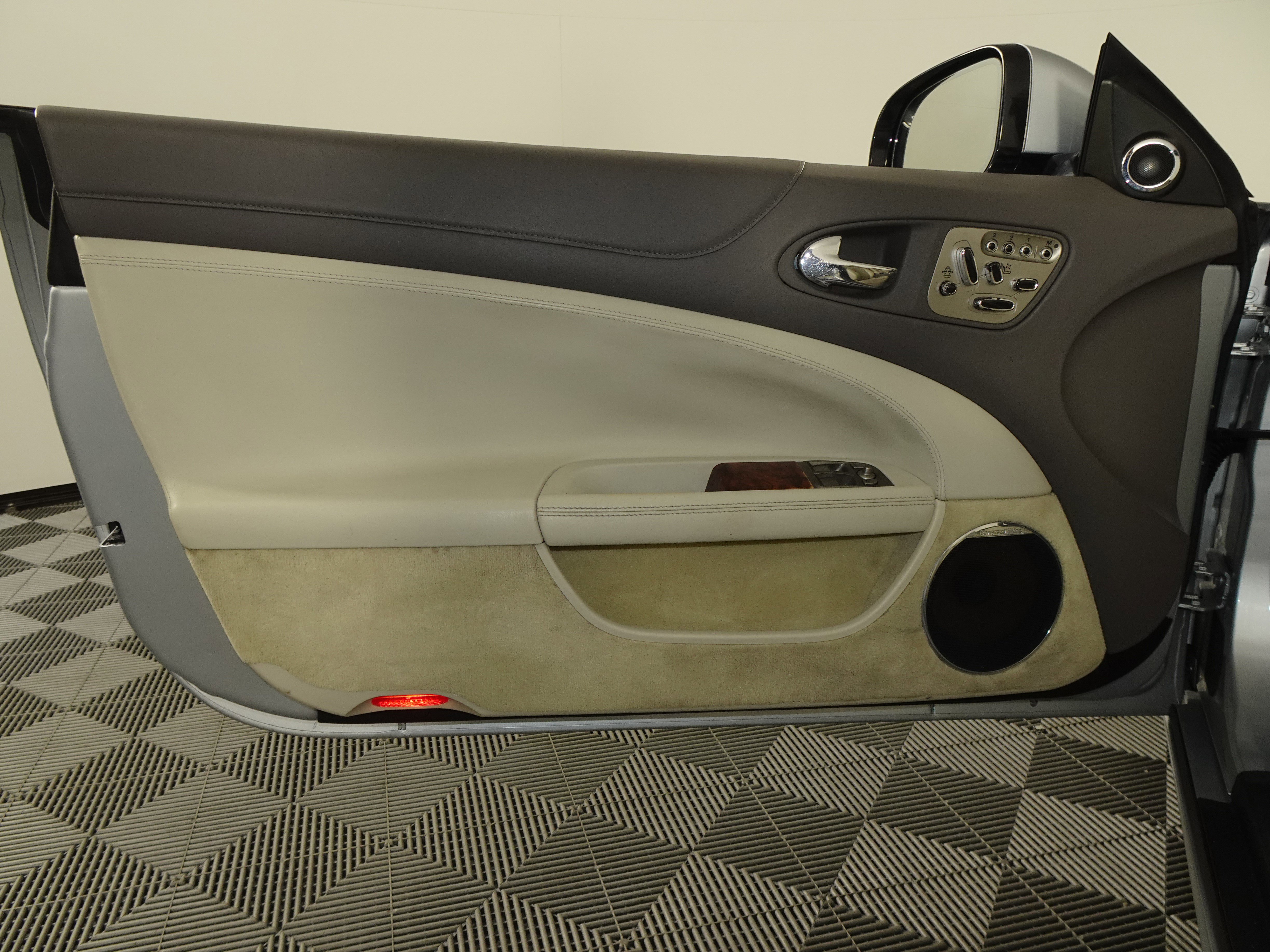 Used 2010 Jaguar XK Convertible image 55