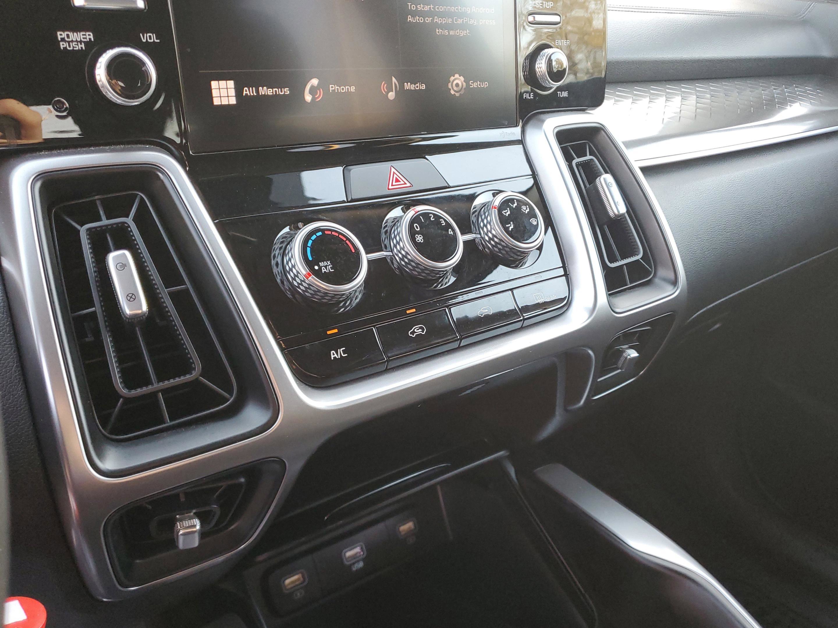 Certified 2023 Kia Sorento LX image 24