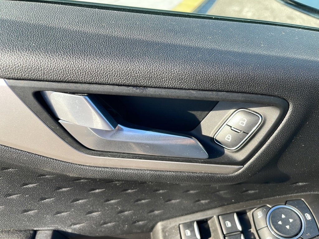 Certified 2020 Ford Escape SE image 9