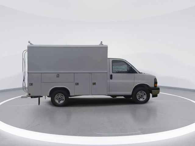 New 2025 GMC Savana 3500 w/ Power Convenience Package RWD image 8