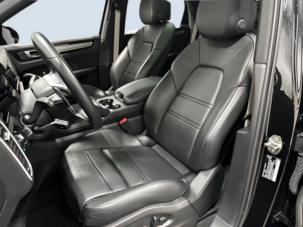 Certified 2023 Porsche Cayenne Platinum Edition AWD/4WD image 30