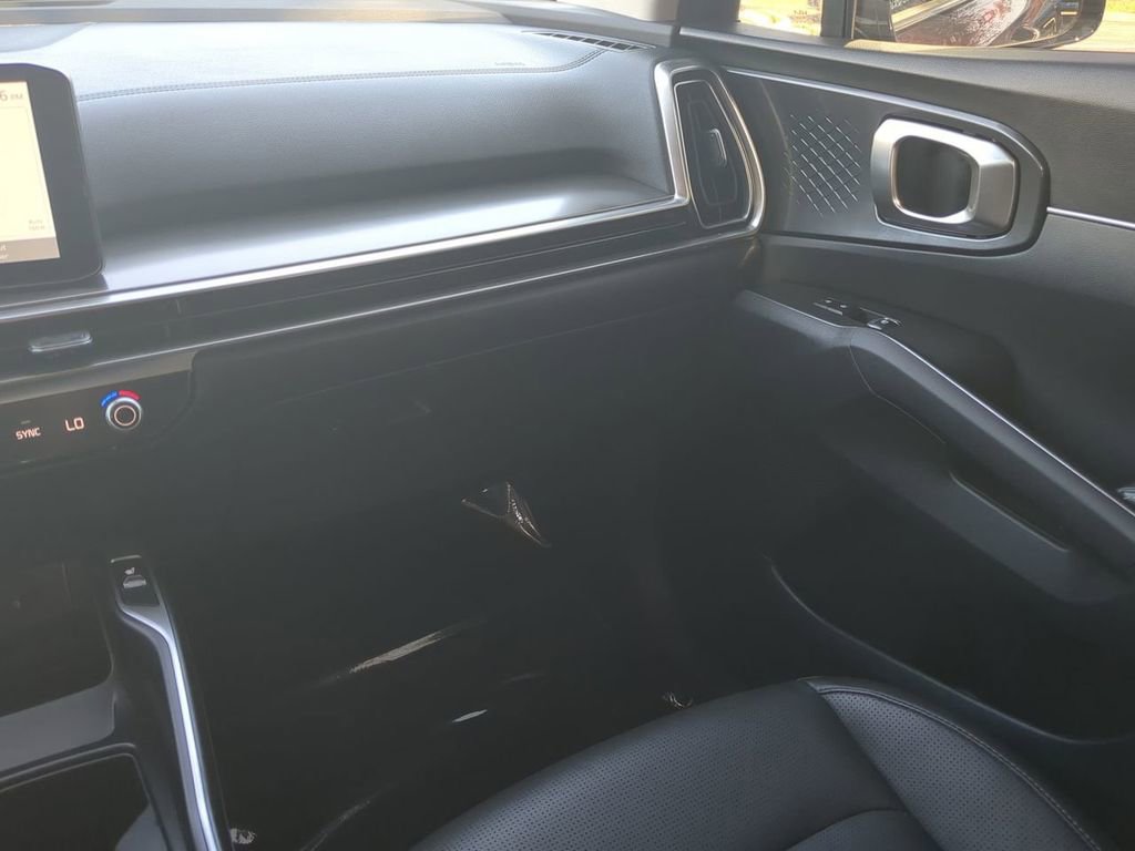Used 2025 Kia Sorento S w/ Panoramic Sunroof Package image 16