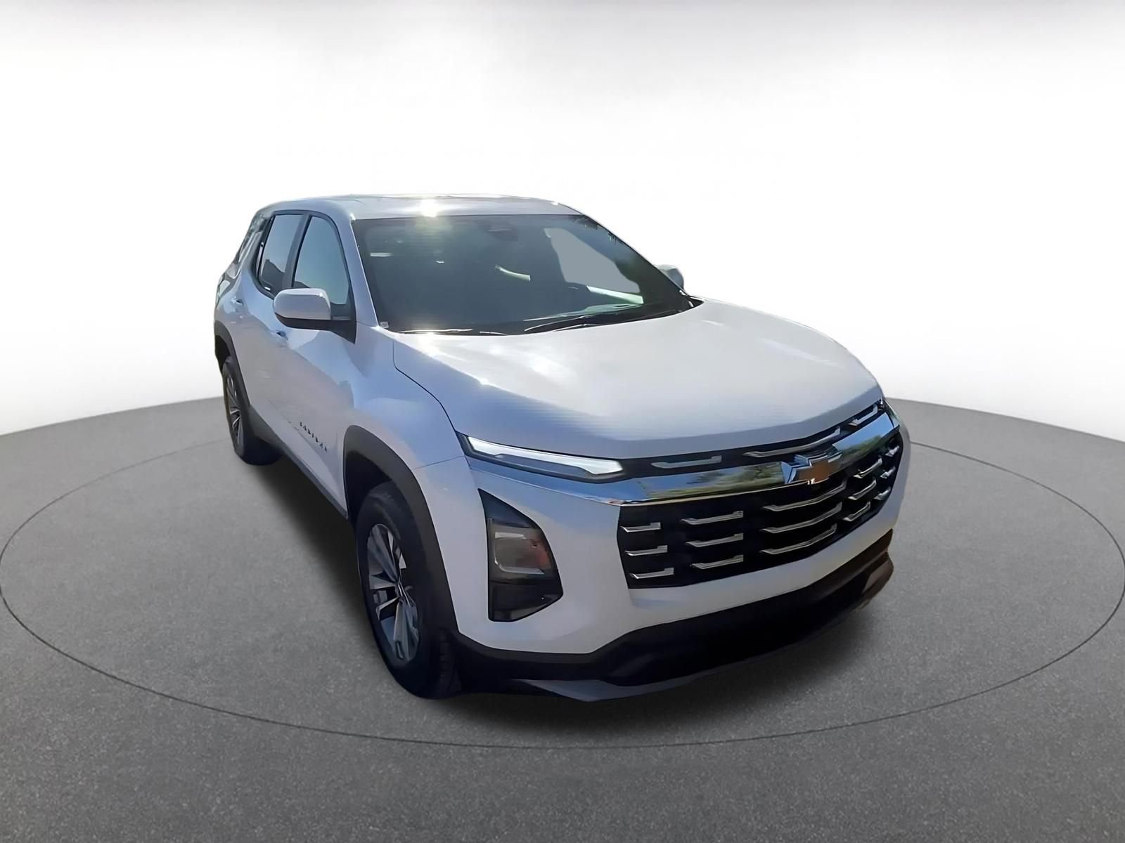 Used 2025 Chevrolet Equinox LT AWD/4WD image 3