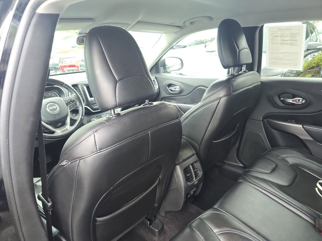 Used 2019 Jeep Cherokee Latitude Plus image 13