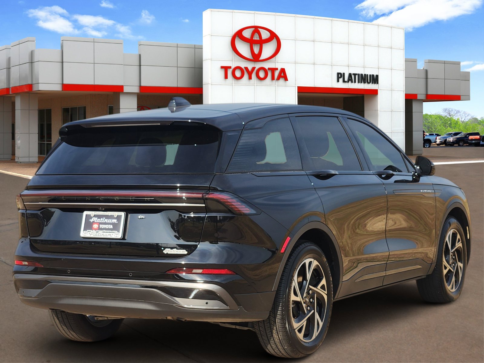 Used 2025 Lincoln Nautilus Premier w/ Jet Appearance Package AWD/4WD image 4