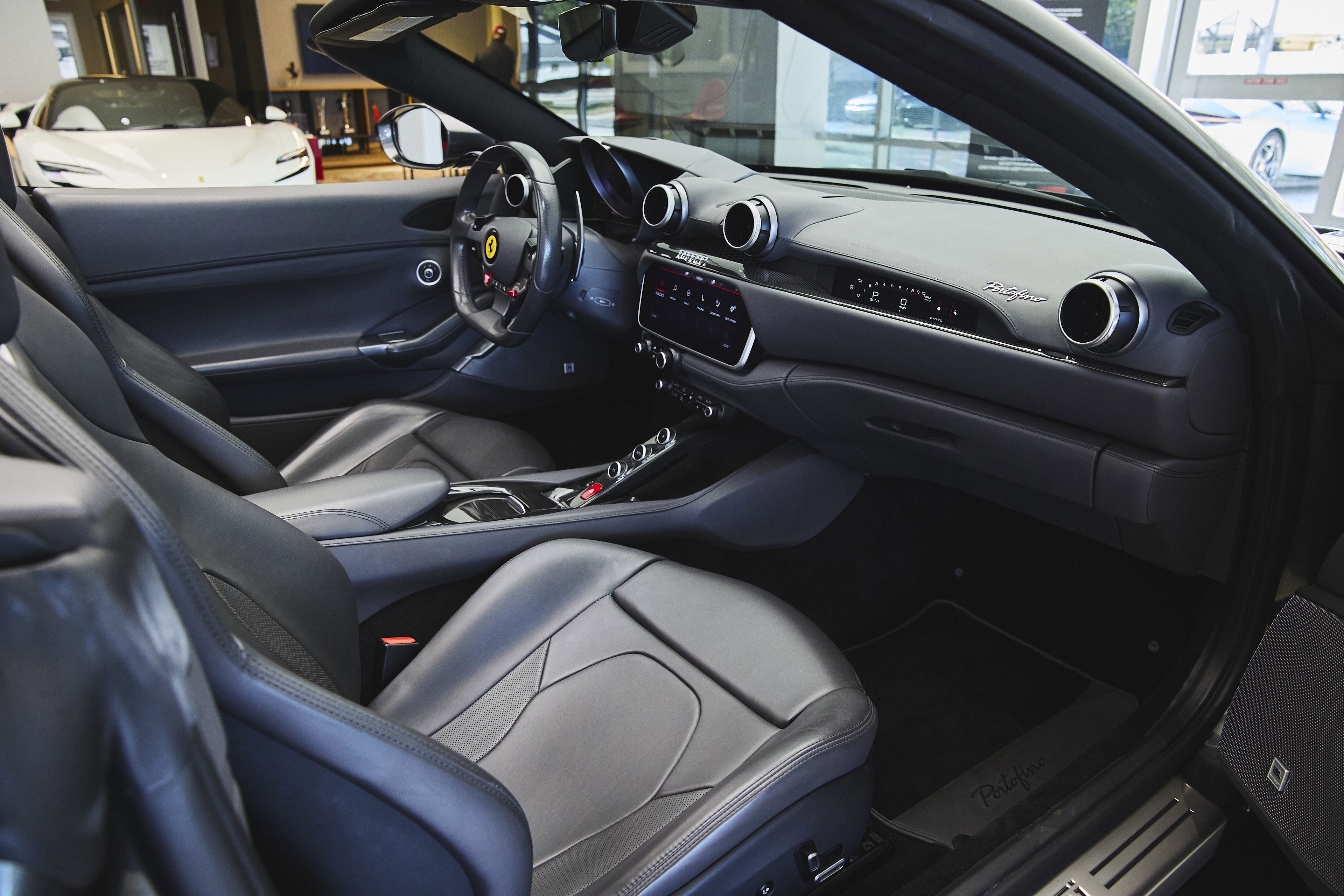 Used 2019 Ferrari Portofino RWD image 43