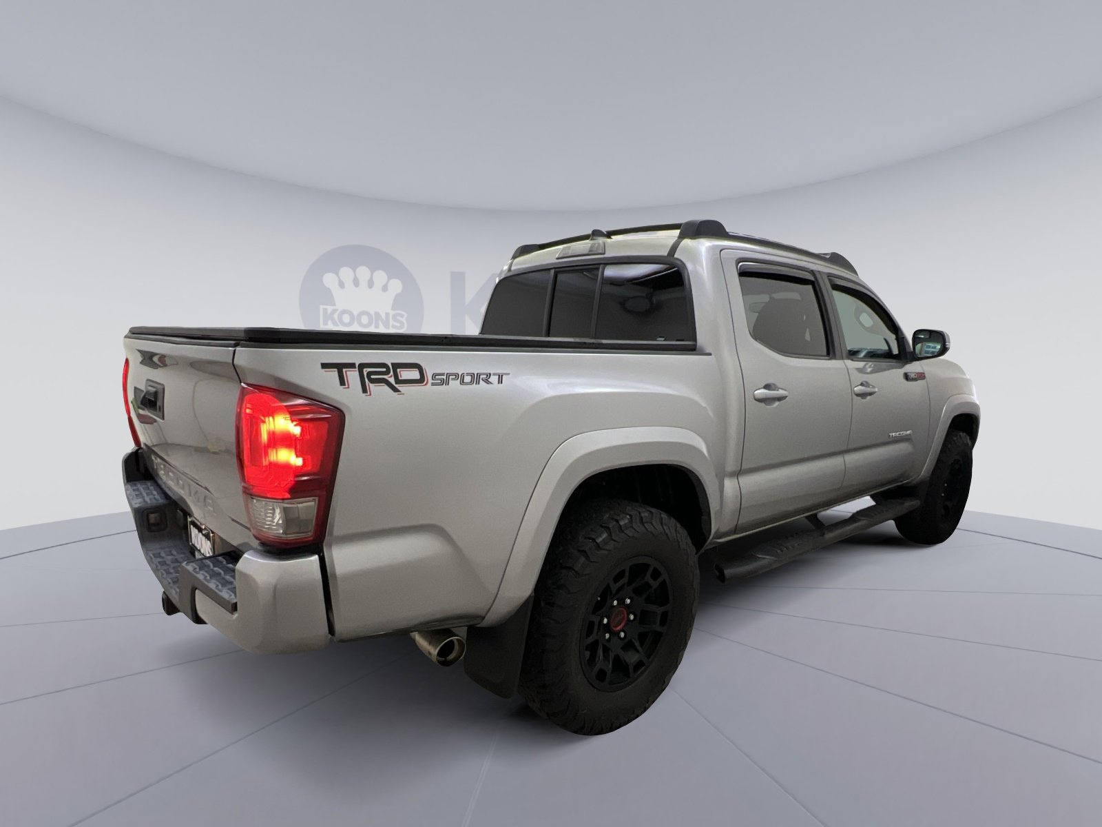 Used 2016 Toyota Tacoma TRD Sport image 5