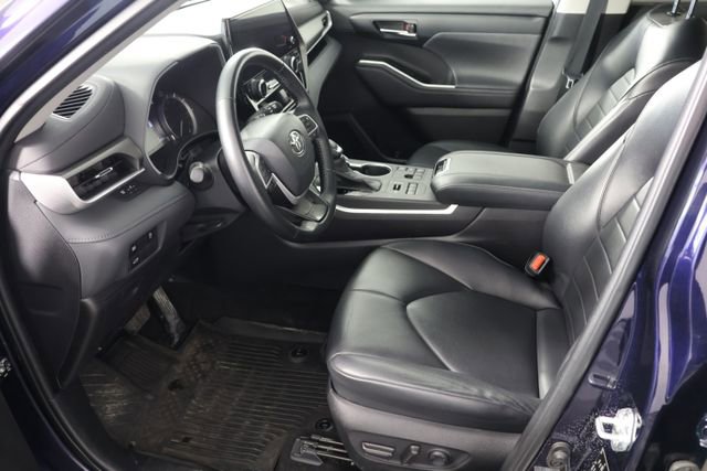 Used 2023 Toyota Highlander XLE image 19