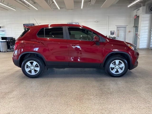 Used 2021 Chevrolet Trax LS w/ Tint and Cruise Package AWD/4WD image 4