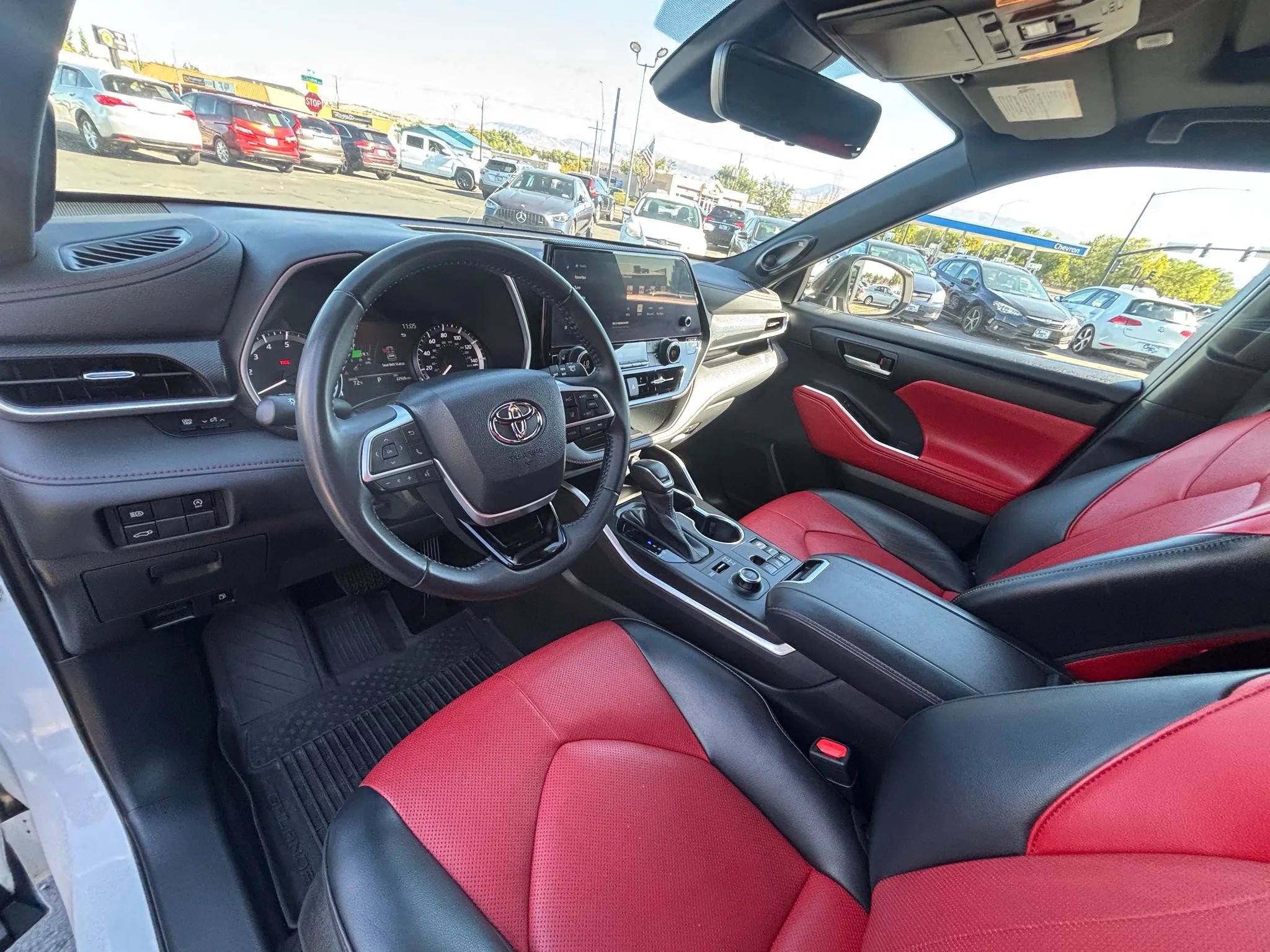 Used 2023 Toyota Highlander XSE image 6