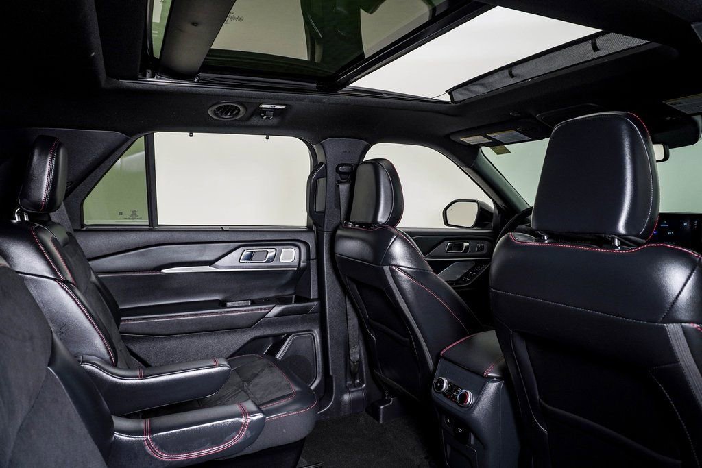 Used 2025 Ford Explorer ST image 16